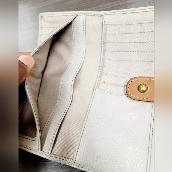 Fossil Clutch Leather Wallet. Gray w/brown strap - Picture 6 of 16